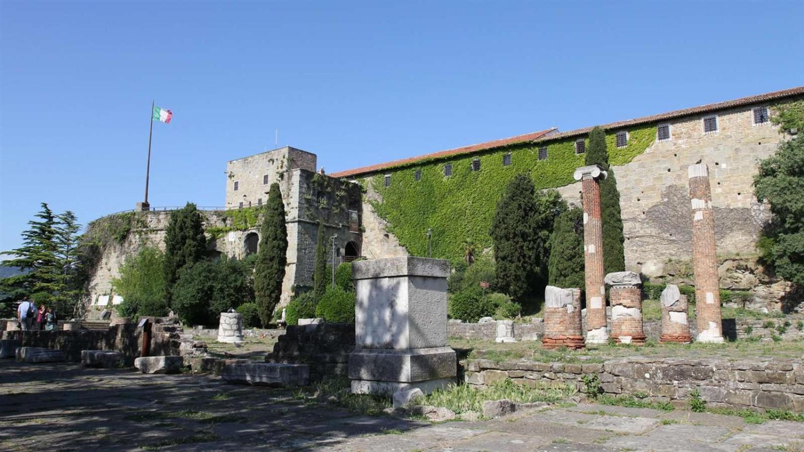 Appartamento Al Castello Триест Экстерьер фото