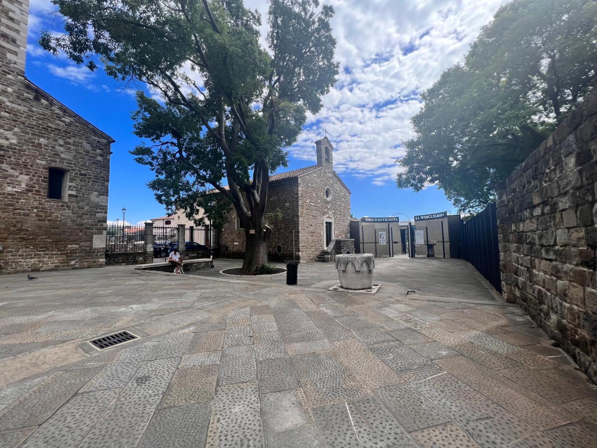 Appartamento Al Castello Триест Экстерьер фото